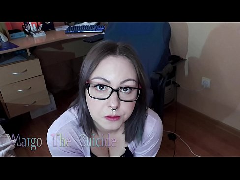 ❤️ Moza sexy con lentes chupa un consolador profundamente ante a cámara Porno duro na pornografía gl.sitevox.top ❤